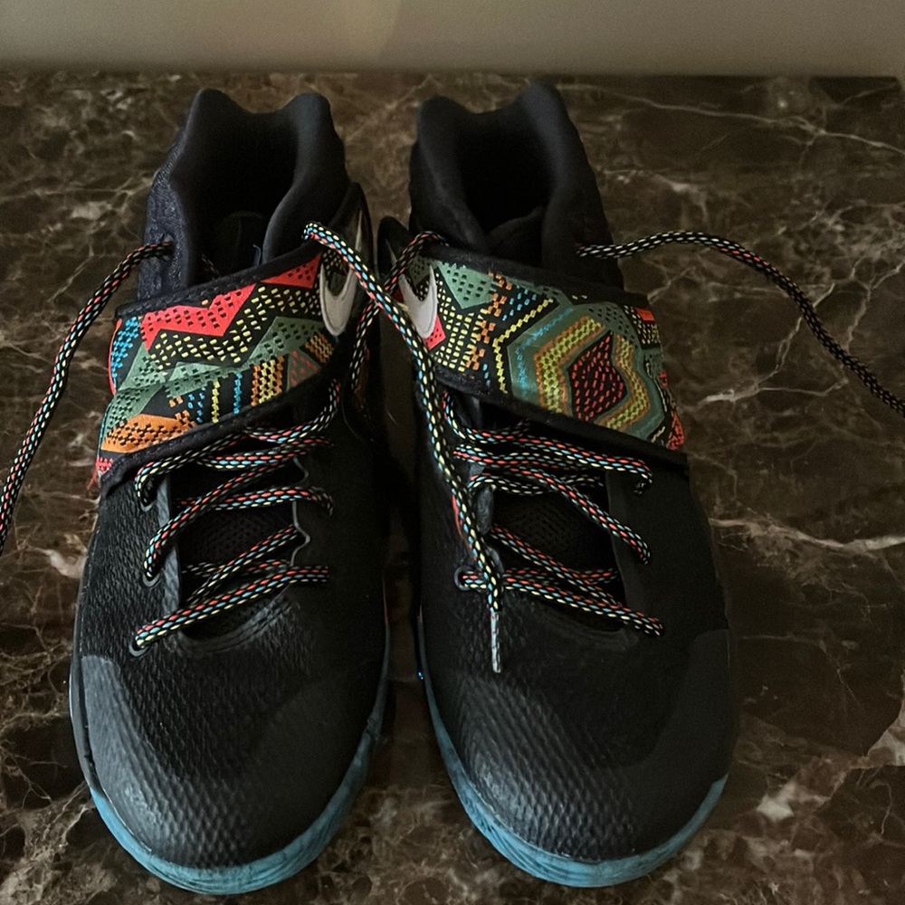 Nike Kyrie 2 Black History Month sz 6.5 youth